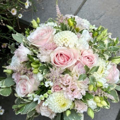 White and pink brides flowers