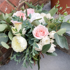 Classic wedding flowers