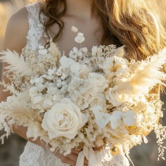 Natural wedding flowers