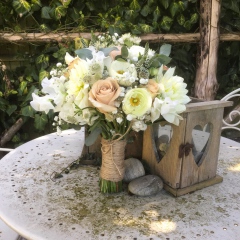 Brides bouquet with twine
