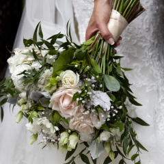 Seasonal brides flowers